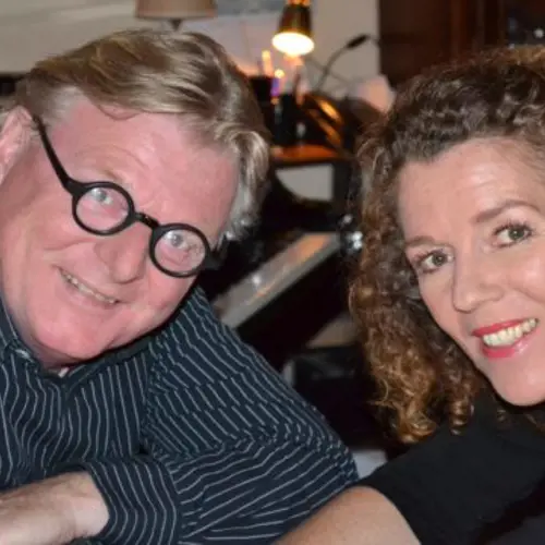 Jos van Beest ontvangt Mariëlle Koeman